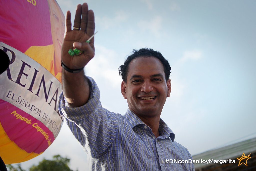 ElicFernandez's tweet photo. Marcha-Caravana de @DaniloMedina y @MargaritaRD2016 por la CAPITAL. #DNconDANILOyMARGARITA - @laluzjose https://t.co/IaflKtXlCc