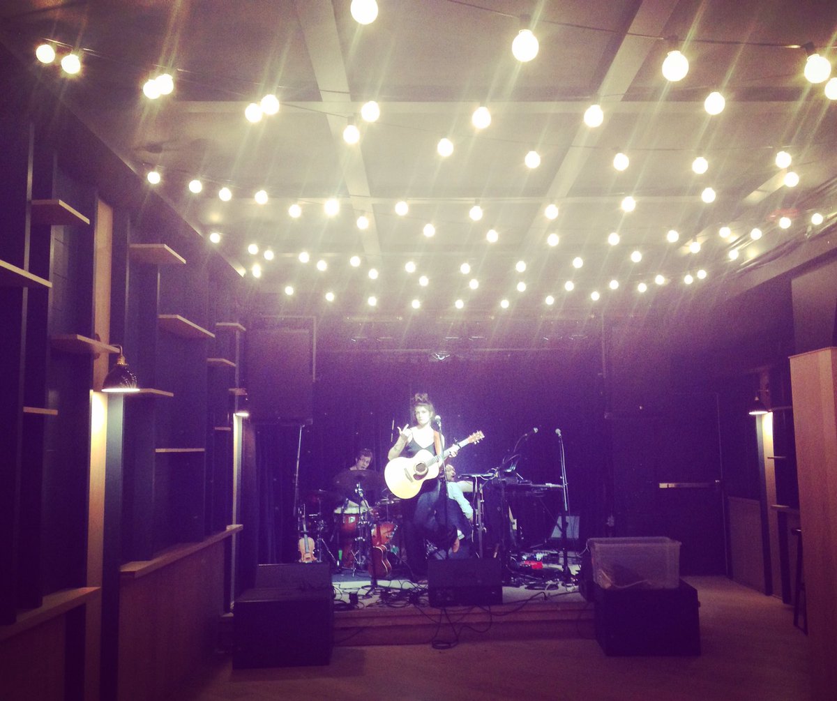 rayannahmusic's tweet image. Angels at soundcheck @BurdockTO facebook.com/events/1088919… #patiencetour #torontomusic