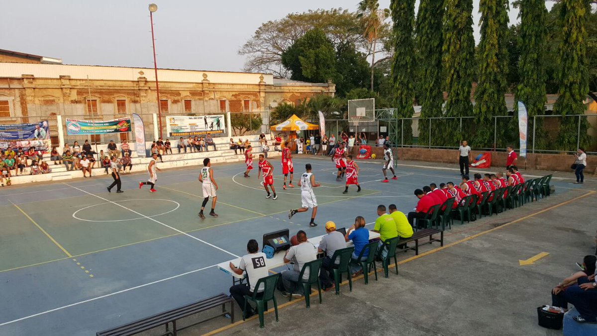 DeportesGMV's tweet photo. #LMB Ya se juega San Miguel - Quezaltepeque.

Fotos: Héctor Garay. https://t.co/4Xd2l0UbuB