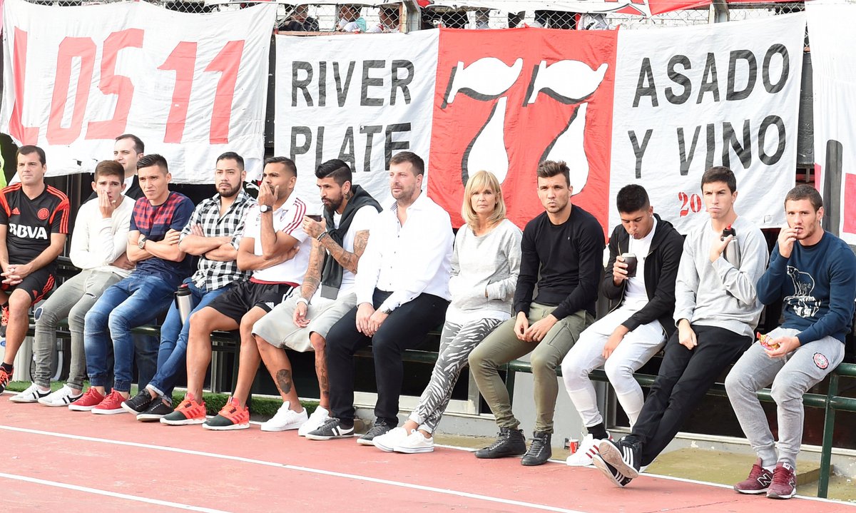 Argentina's tweet photo. [SELECCIONADOS] Kranevitter volvió al Monumental para ver a River junto a Mercado, otro de los hombres de Martino. https://t.co/m3dVbE3AEm