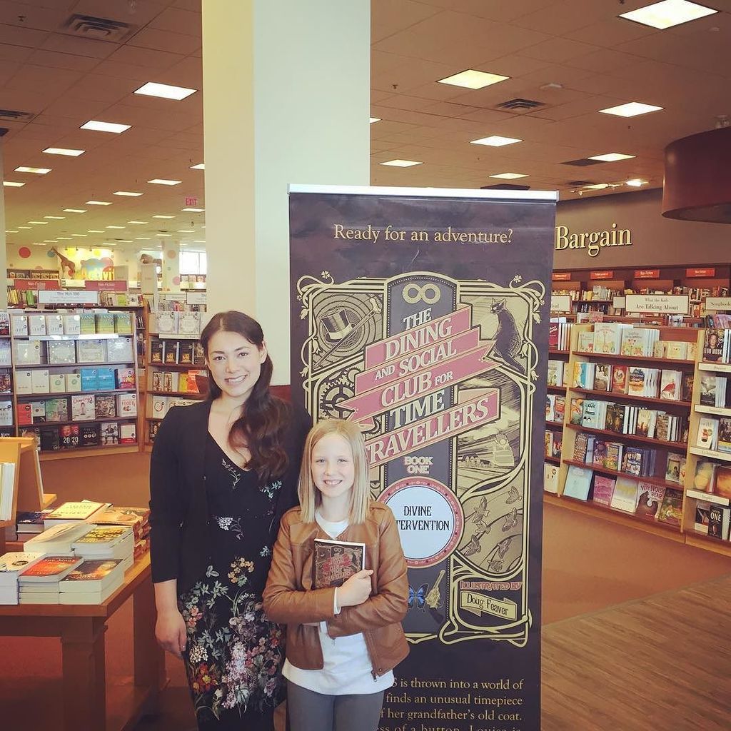 TheTimeTravller's tweet photo. Thank you Montreal, Ottawa and Kingston Chapters stores! https://t.co/uVocqFpMAo https://t.co/QrsIsv6nos