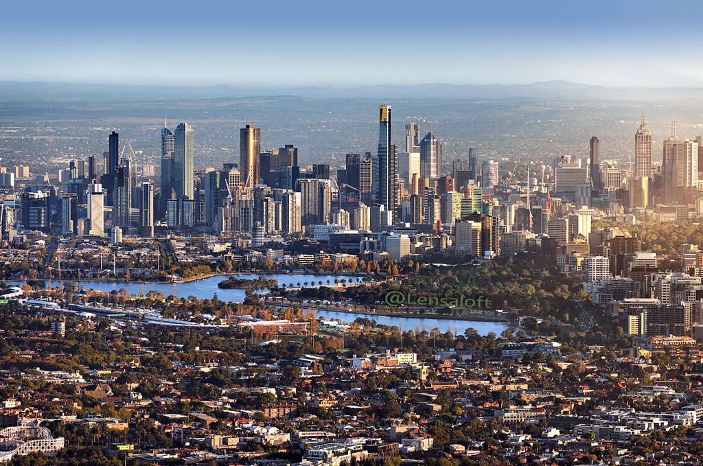 Lensaloft's tweet photo. Another stunning day in #Melbourne! https://t.co/7UPXnqiYTk