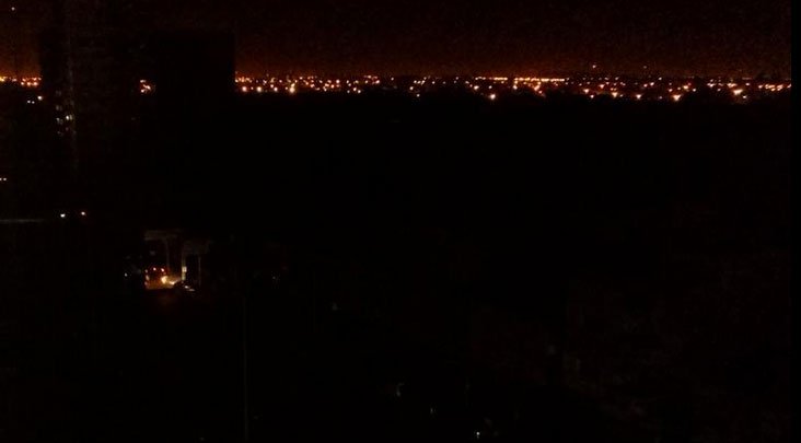 globovision's tweet photo. Reportan que varios estados del país se quedaron sin luz la noche del domingo https://t.co/yqUgpdDINa https://t.co/Psgk8rHAoW
