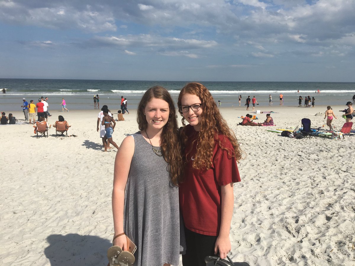 zaneshaffer's tweet photo. Beach time! #springbreak #mygirls https://t.co/1dJaQQosUB