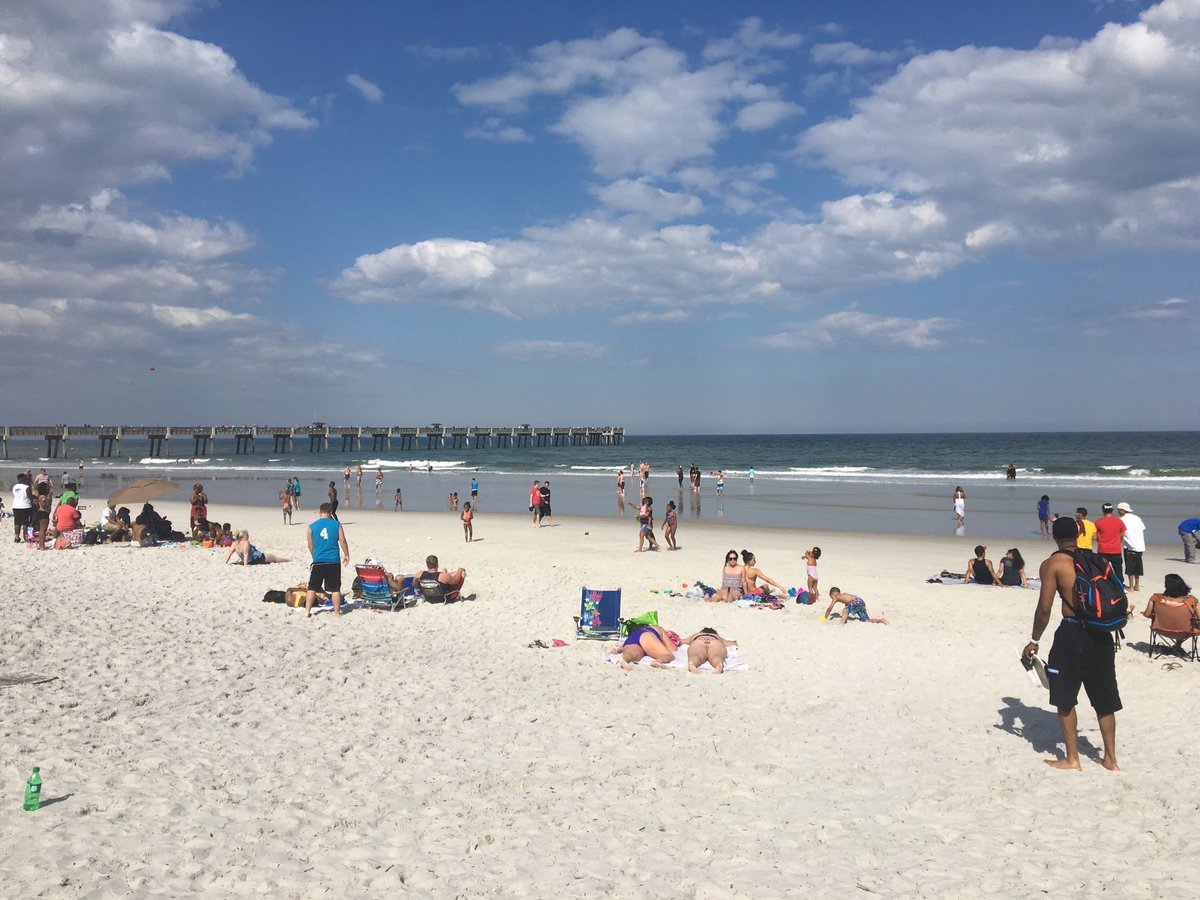 zaneshaffer's tweet photo. Beach time! #springbreak #mygirls https://t.co/1dJaQQosUB
