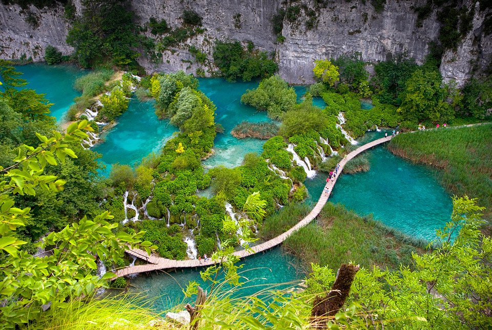 Piclogy's tweet photo. Plitvice Lake, #Croatia | Photography by ©Kate Pedley https://t.co/THHm5OiLcs