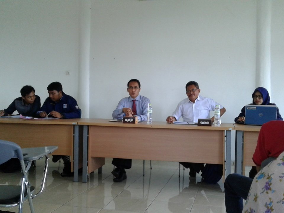 BEMUndip_Harkam's tweet photo. Hai, Dips! Siang hari ini kita lagi ada Audiensi pembahasan masalah UKT bersama pak Budi (PR3) dan pak Zaenuri (PR1) https://t.co/OlmQ06ycPc