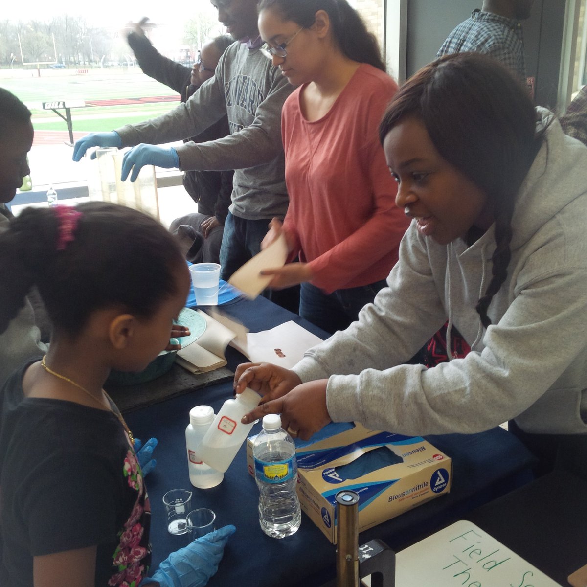 vernon_morris's tweet photo. #ncasnews Iodine Clock demo and the affects of carbon dioxide on pH were big hits at the #DCSTEMFEST https://t.co/YNPij5dO9g