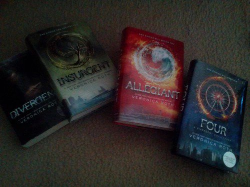Divergentpll4's tweet photo. I don't know if I'm too late #PledgeAllegiant @PlanetShailene #divergentseries https://t.co/YqC1QSa5vf