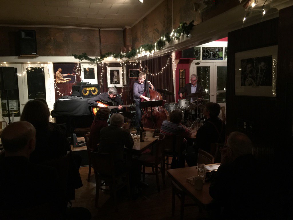 BGoodwindrums's tweet photo. Philip Catherine Martin Wind Matt Wilson at Deerhead Inn tonite #supermusical https://t.co/EsuHt9JJkA