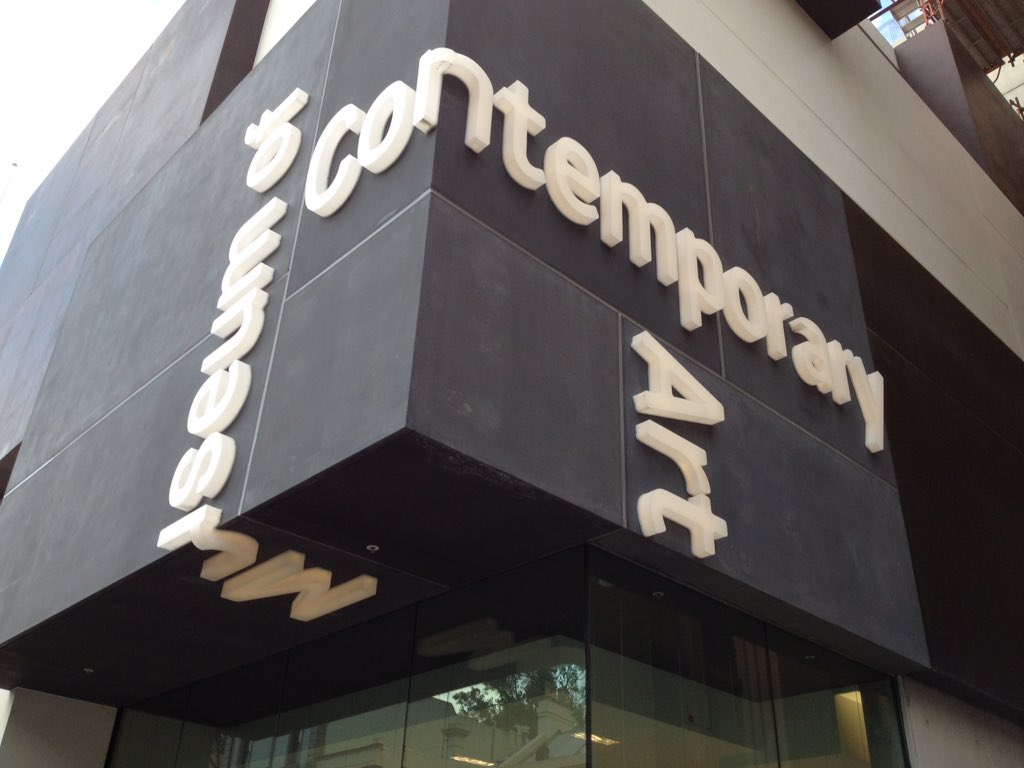 MTatarinoff's tweet photo. @DesignMuseum #FontSunday In Sydney https://t.co/69gZMjHk00