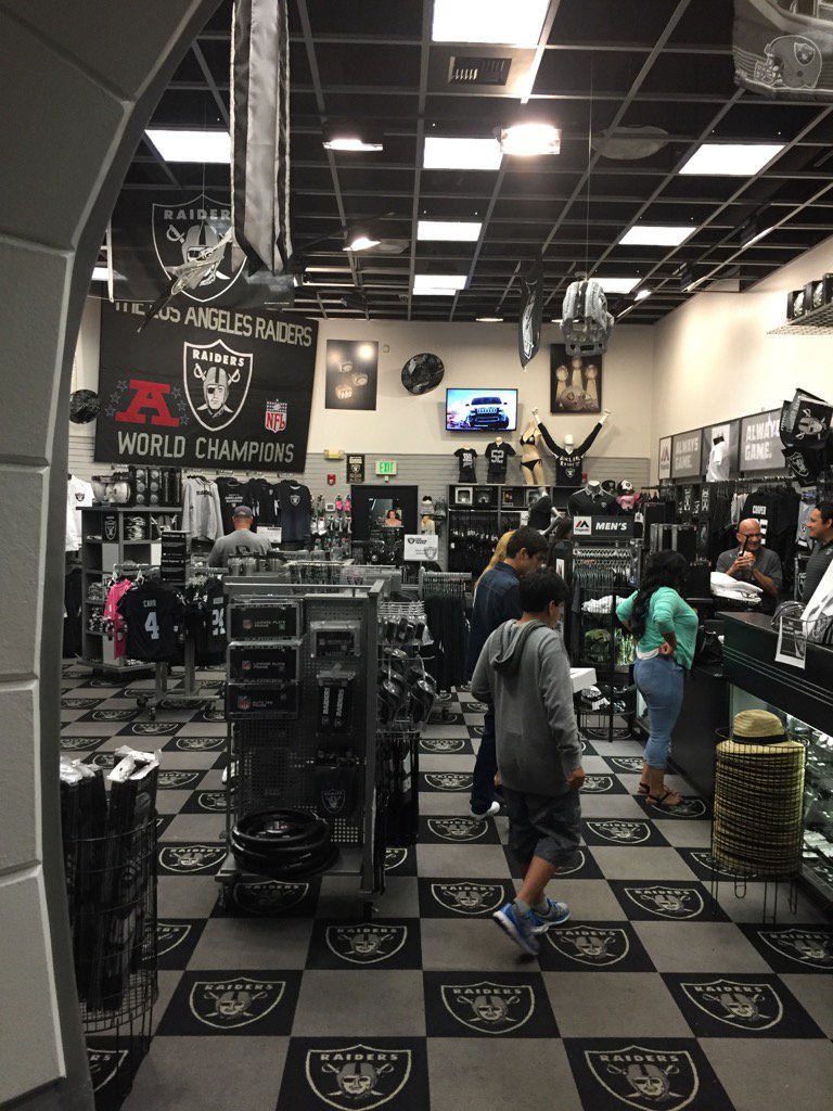 rdesai711's tweet image. At the #RaiderImage in SoCal