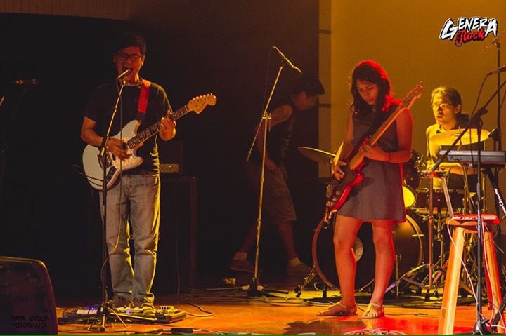 futbolenlaescu's tweet photo. #Generarock2015 nos otorgó el galardón a mejor banda de #rockalternativo y #artistanuevo del 2015 en Perú !! https://t.co/ubb8714fCC