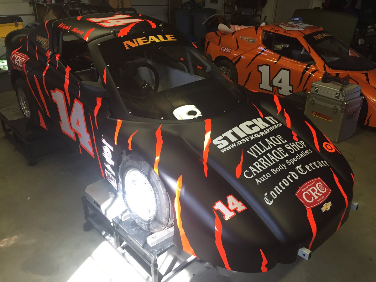 dsfxgraphics's tweet photo. Race car striped and decal'd https://t.co/OoPIP2zqga
