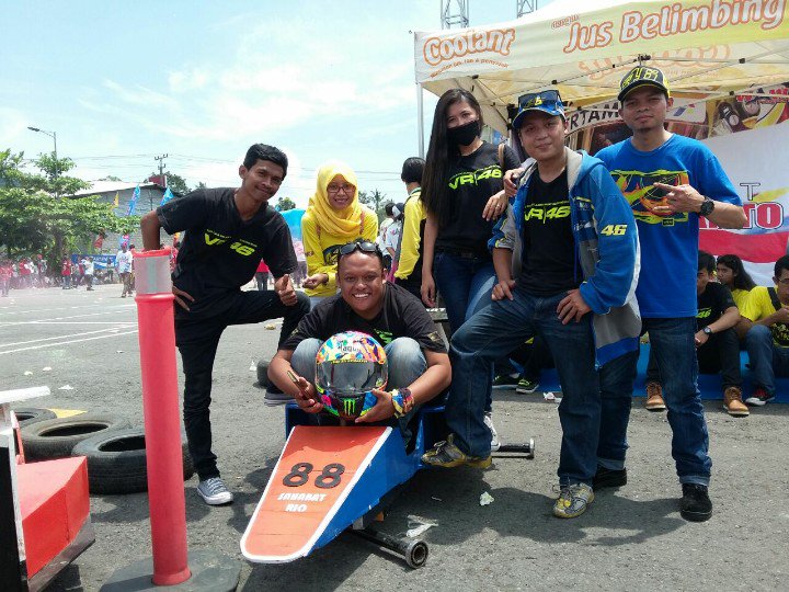 tedyHorton's tweet photo. Cc @RHaryantoracing RT @fumiJogja: Fumijo #supportRio @DediVr46 @Agustin_Fumi46 @tedyHorton @nazroel_46 dkk :) https://t.co/XFa0pflumg