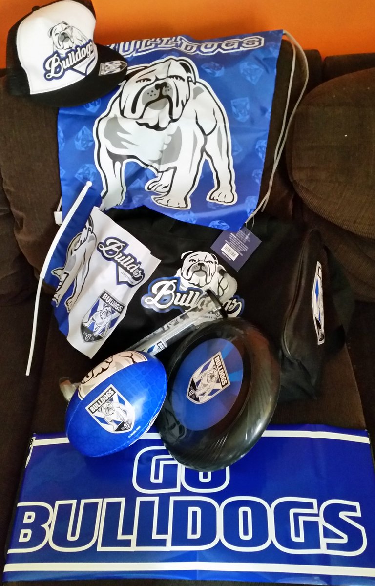 loatusi's tweet photo. The only show bag that i need #proudtobebulldog #blackandwhite #eastershow https://t.co/tIb0Qc9uqu