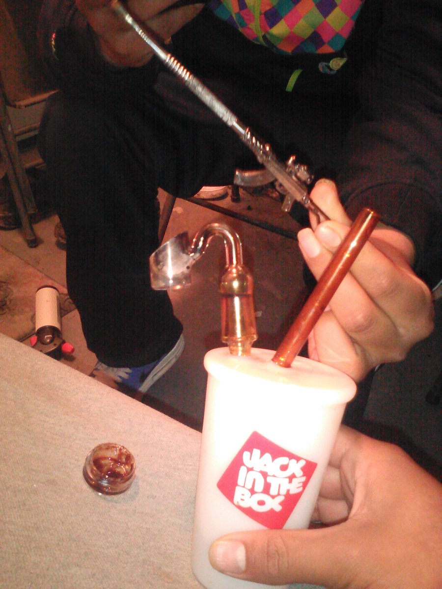 xSHARKSTER408x's tweet photo. Damn I Hate Being Sober, I'm a smoker!!
#lit #dabz #highasfuxk #marijuana #bongrips #dabn https://t.co/wcpWrOo8az