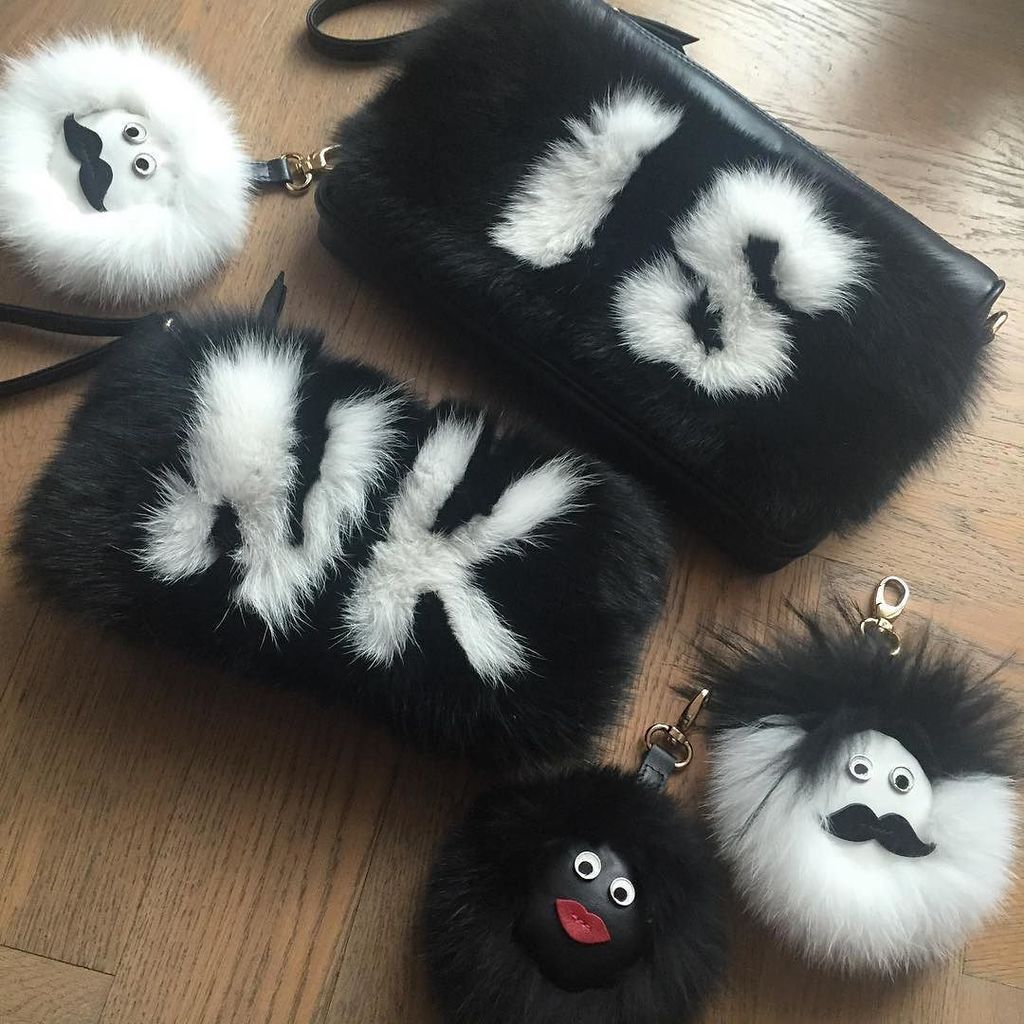 Ann_Caruso's tweet photo. How cute are these!!! #Repost @le_tta
・・・
Happy bags for happy clients 👯 #initials #tsarin… https://t.co/nMy0p9d0cz https://t.co/64HVCHmmTA