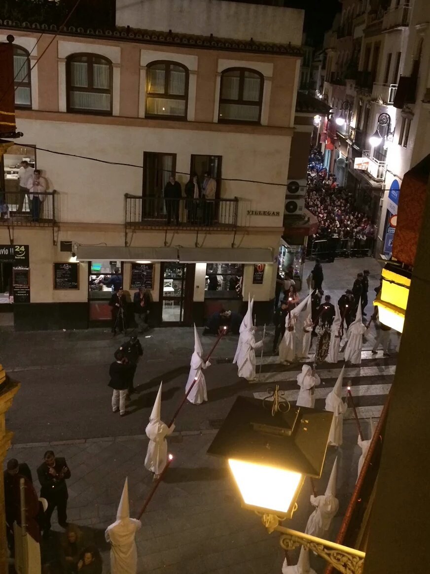 ManoloRL's tweet photo. El pueblo de #Sevilla ni se merece ni debería consentir que su #SSanta16 sea así... 
Foto @DaniEscalera https://t.co/GJPMW8MVJk