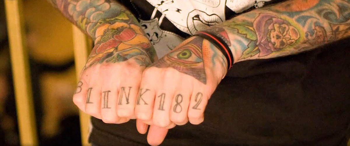 Goedemorgen! Drummer BLINK-182 hint naar tour met A DAY TO REMEMBER en meer! bit.ly/1pDDrTi