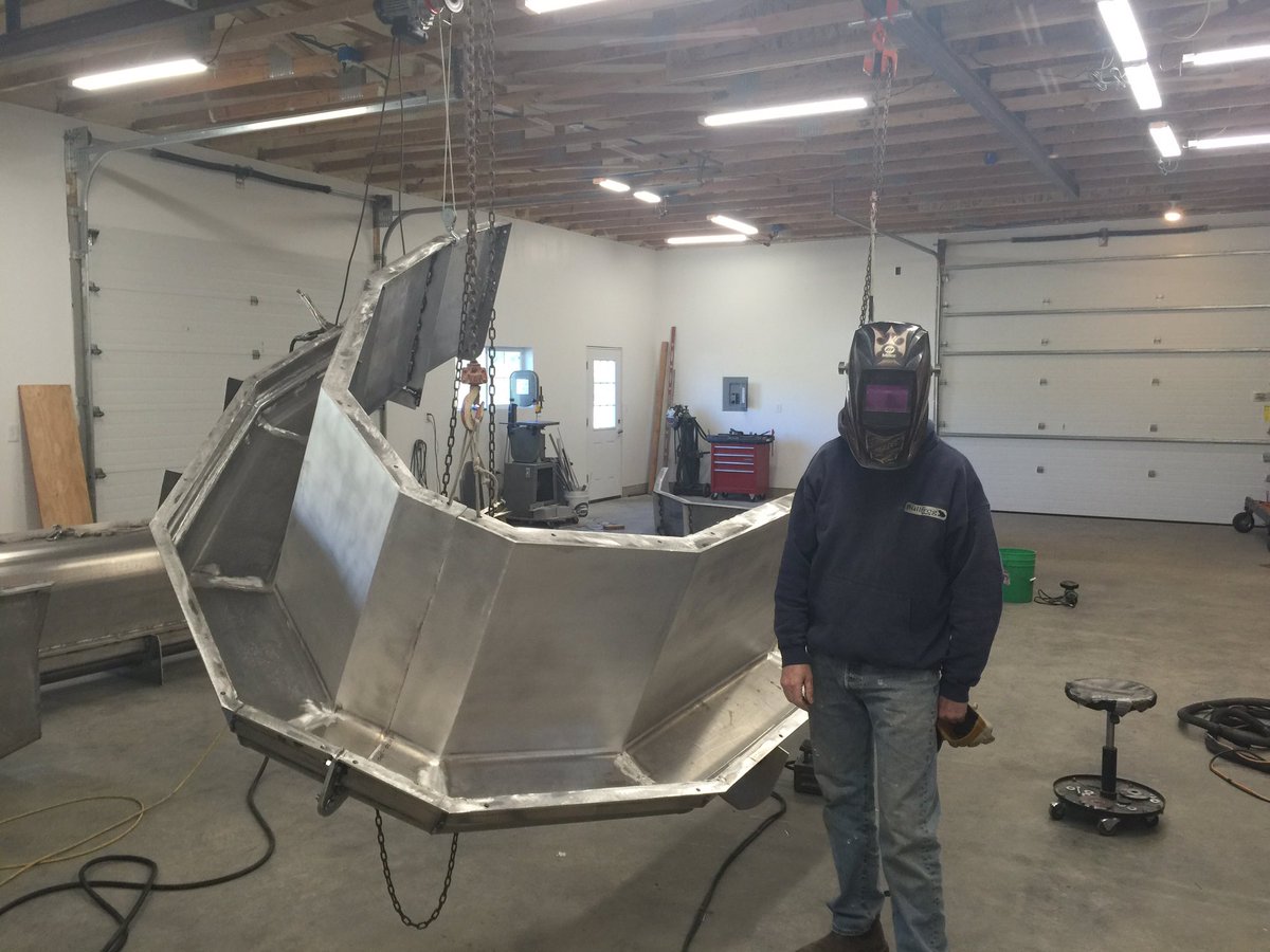 Bullfrog_Boats's tweet photo. Our new molds are almost done we will be building our new 22 footer We will be showing it off at the MACC conference https://t.co/dDALBRdMaK
