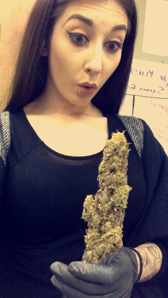 dcurtis000's tweet photo. Follow the #SnapChat & #Twitter @WhoseBehindLoud https://t.co/W1hMkrWQ6T