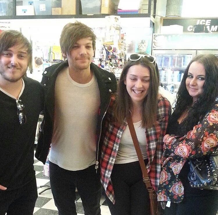 HLToursARG's tweet image. Louis con fans hoy en Utah - 20/3

#Directioners #BestFanArmy #IheartAwards