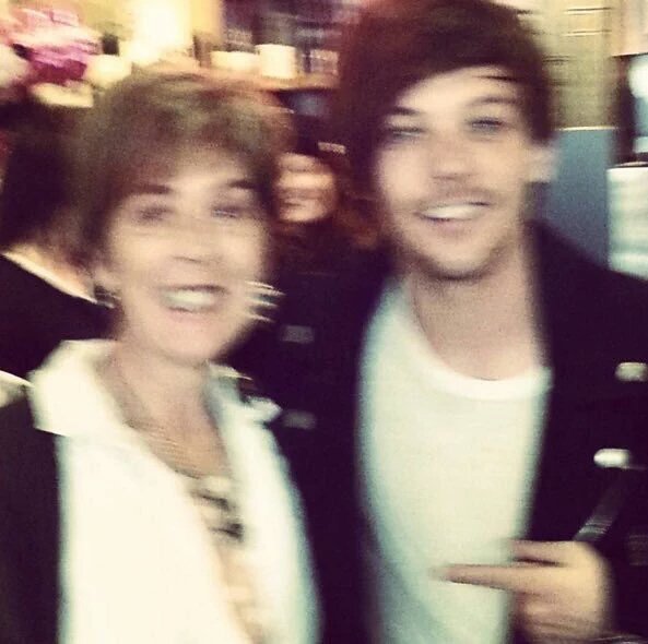 HLToursARG's tweet image. Louis con fans hoy en Utah - 20/3

#Directioners #BestFanArmy #IheartAwards