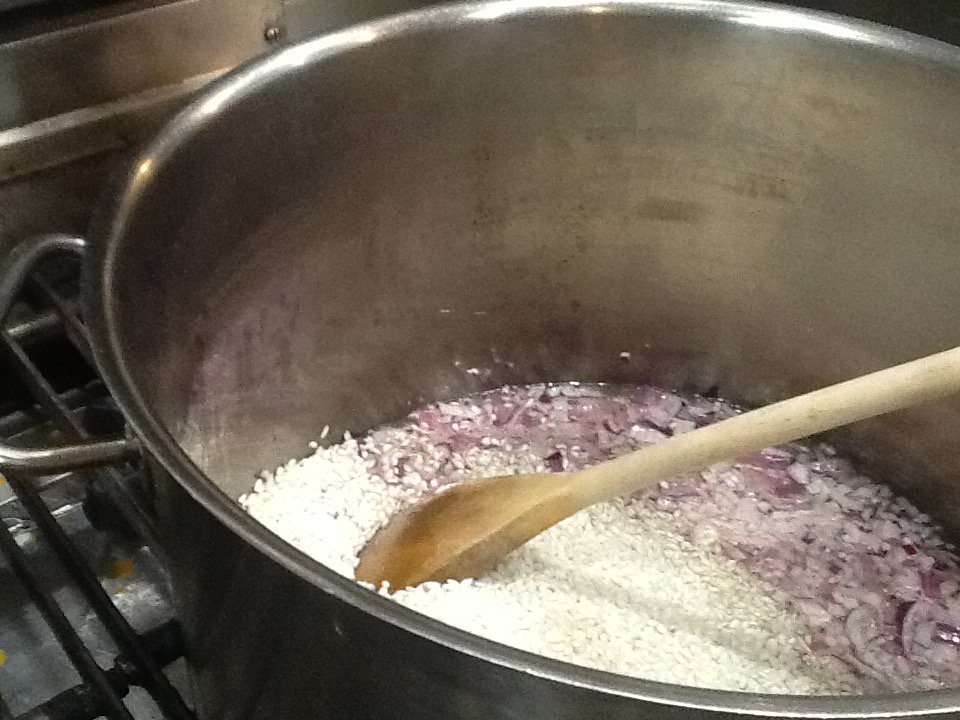 KitsDaily's tweet image. slow start to the risotto @Bonfire_Cove #covewine ow.ly/ZJjeU