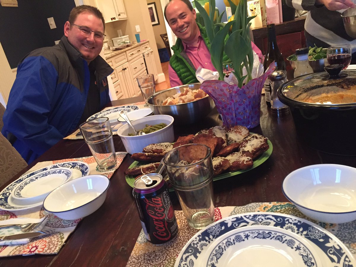 thr0wer_'s tweet photo. Great night with @FootballScoop, @Go_Rout, @CoachCKap tonight. #iMadePorkChops #homeCooking https://t.co/8bIwlimm4A