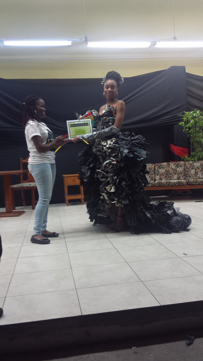 AZPrestonHall's tweet photo. Best female model goes to Keona "Bae" Bailey from @SherwoodAzph
#FFG2016 https://t.co/F3Bbx5mvl1