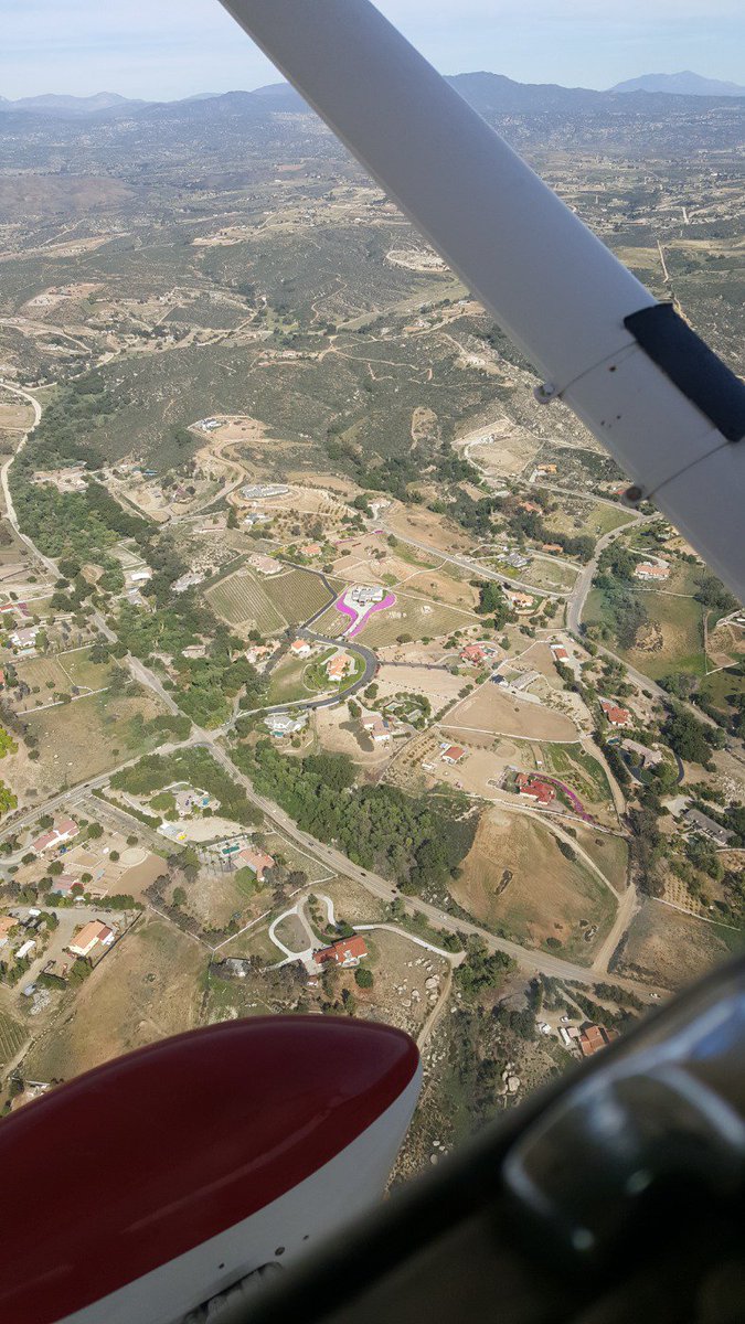 Inverted22's tweet image. Somebody in #Temecula has awesome #flowers surrounding their home! Thank you, @OpenAirplane and @FlyEFI! #FlyToWin