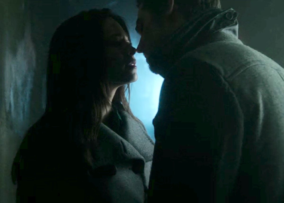 Kel_Pac's tweet photo. V>C:'before you go babe...gimme some sugar' 😏😘 #Luv4BatbS1E16 #BATB https://t.co/Pv6V5ZTaoP