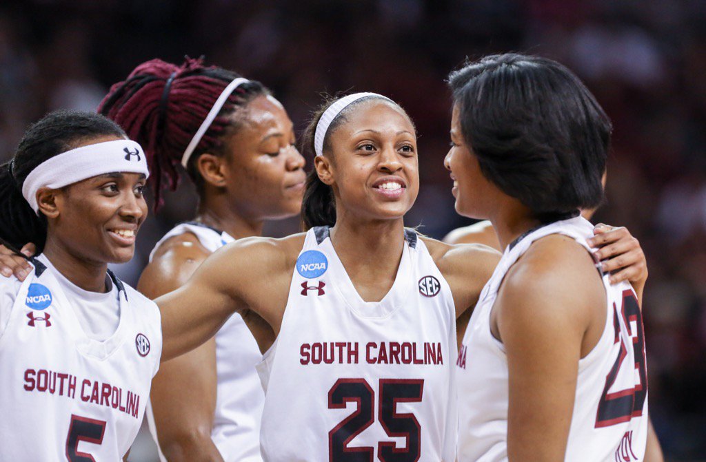 StatephotoTracy's tweet photo. #WbbGamecocks Seniors last game at home. #thestate #gg https://t.co/gVuJqq5kph
