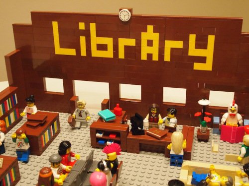 BookRiot's tweet photo. These LEGO libraries and bookstores are amazing: https://t.co/qilMvfCGrT https://t.co/9bur6rm1QM