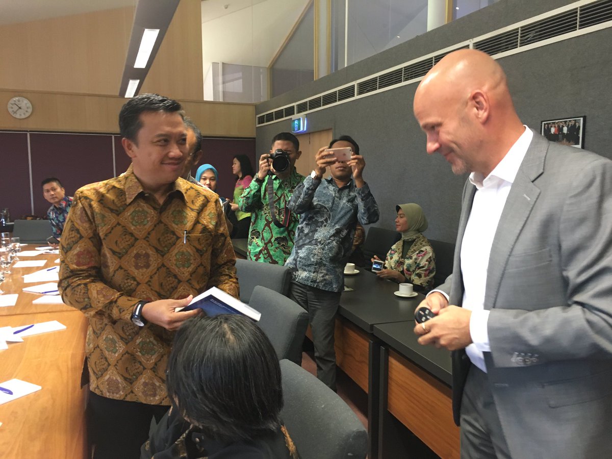 imam_nahrawi's tweet photo. Mengunjungi @victoriauninews dimana laboratorium olah raga diciptakan untuk penelitan dan kemajuan olah raga https://t.co/Z3NWg14VgB
