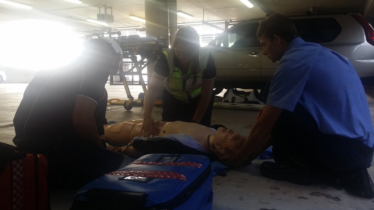 ParamedicElle's tweet photo. Mondays aren't so bad with #bms327 pracs! https://t.co/ShWVnvUQiY
