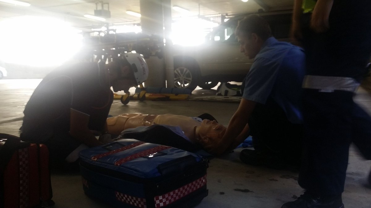 ParamedicElle's tweet photo. Mondays aren't so bad with #bms327 pracs! https://t.co/ShWVnvUQiY