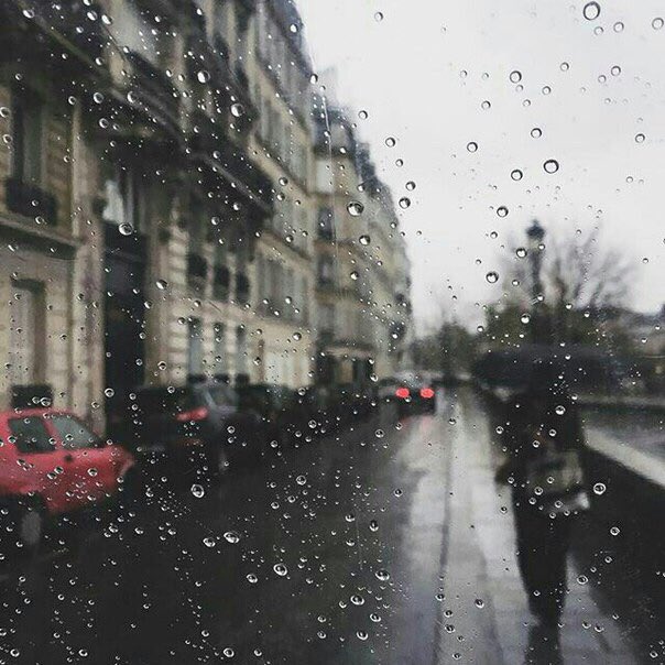 lovefortheeyes's tweet photo. Raining in Paris https://t.co/Gj4ZVb4Cnh