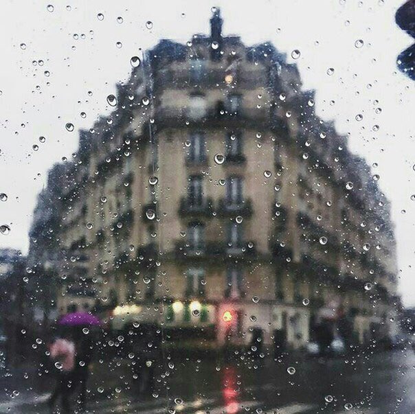 lovefortheeyes's tweet photo. Raining in Paris https://t.co/Gj4ZVb4Cnh