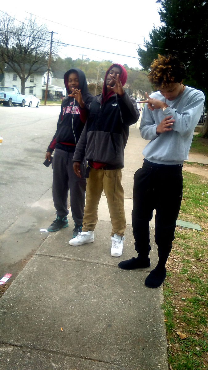 __Northsidee__'s tweet photo. R20llin Crip♿🔵 Deuce Gang✌🔵2⃣0⃣ https://t.co/UzrUYjapPq