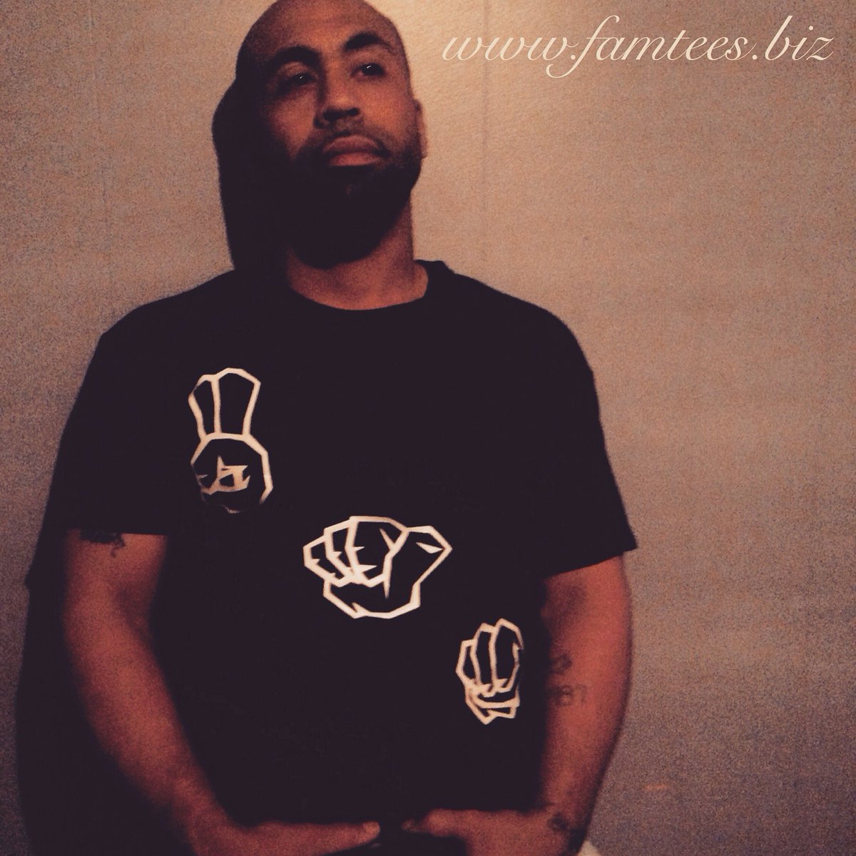 fam_tees's tweet photo. Rock it👍 or drop it 👎 #musthave  #mensstreetwear  #hiphop #californialiving #420 #streetwear #clothes #looks #love https://t.co/u5VrkEMd3a