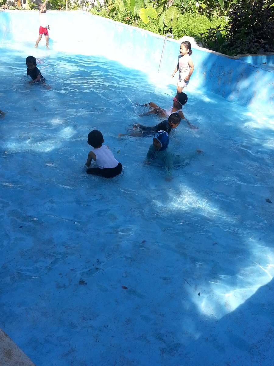 ASC_Malang's tweet photo. Keceriaan anak2 belajar #renang bersama #Athaya #Swimming #Course di #malang 
#les #privat #renang https://t.co/lebi7Q157B