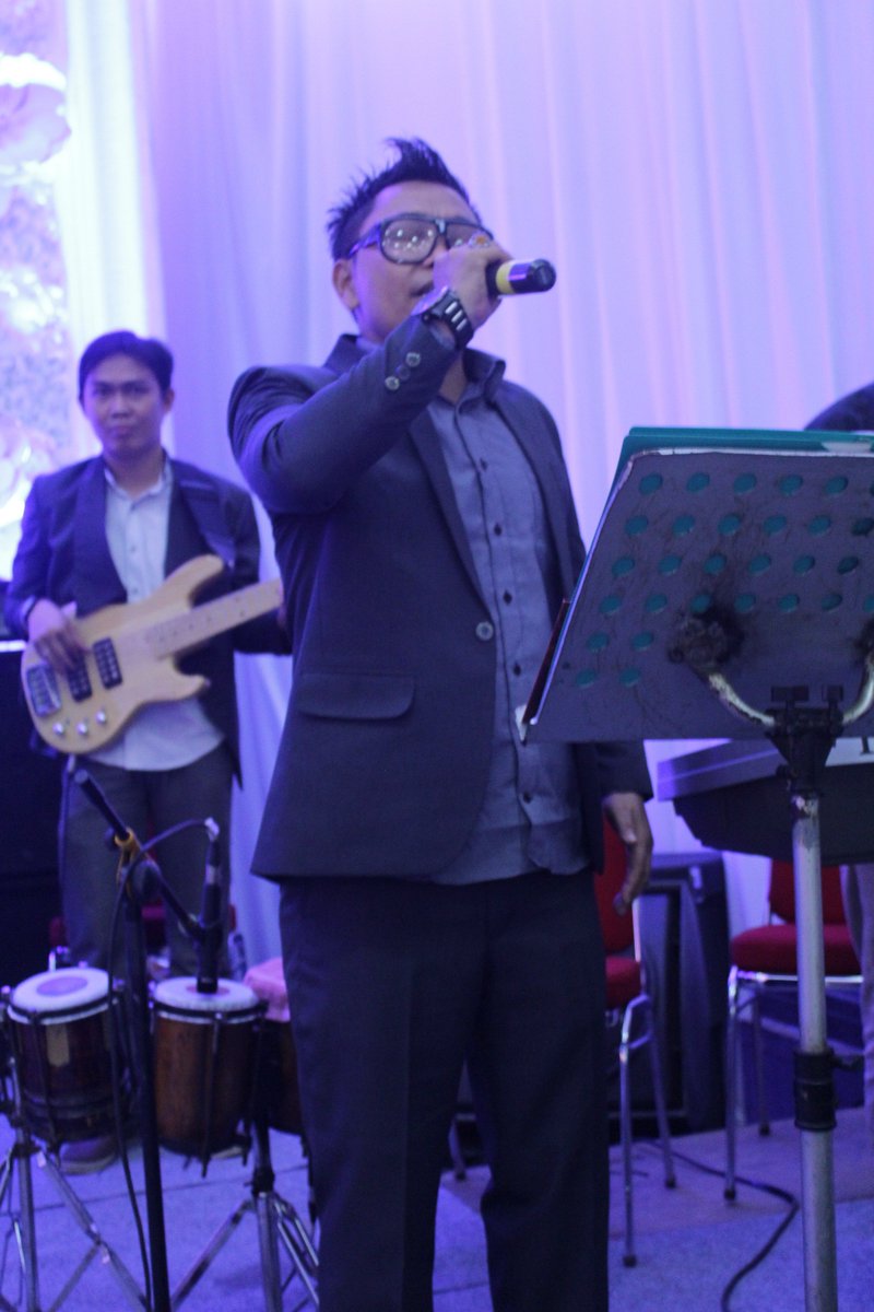 Yanuar_Amory's tweet photo. #LIVEPERFOM @Yanuar_Amory Gedung Kesenian #LUBUKLINGGAU bersama #ERYSusan dan #JayantiMandasari , Alahmdulilah _ https://t.co/N7FyMrQu7o