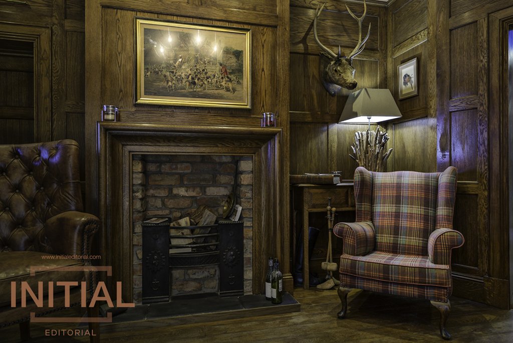 Fabulous craftsmanship at work @brownlowfurnit1 in the heart of #Cheshire. Wood panelling is making a comeback!