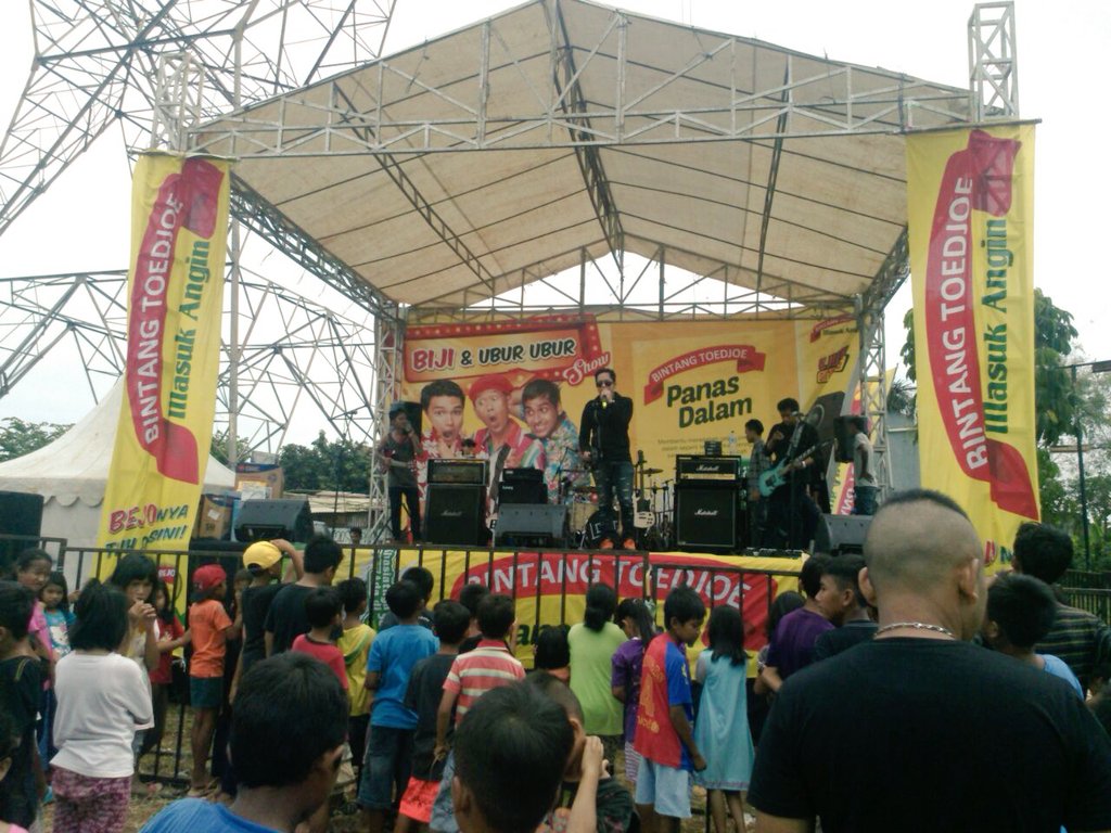 Di Lapangan Pemuda Depok <a href="/AMNEOBAND/">ΛΜΝΞΟ ( Official )</a> <a href="/AzizDapur/">DAPUR BANG AZIZ</a> <a href="/DapurLetter_/">\m/</a>