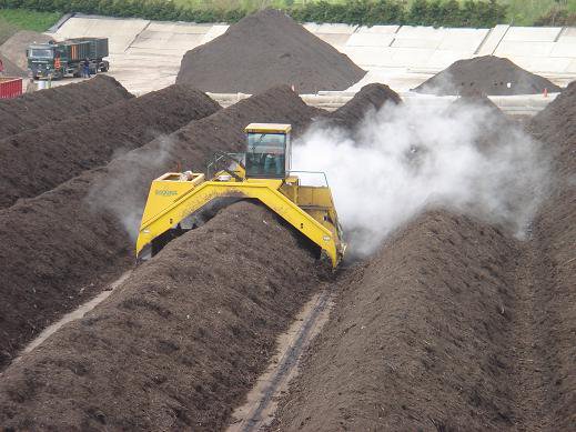 Iersel_Compost's tweet photo. Landelijke compostdag: dat is het bij ons altijd! #Bodemverbeteraars #groencompost #humus https://t.co/P4FZuzB4Xf https://t.co/sZvPCOkaFy