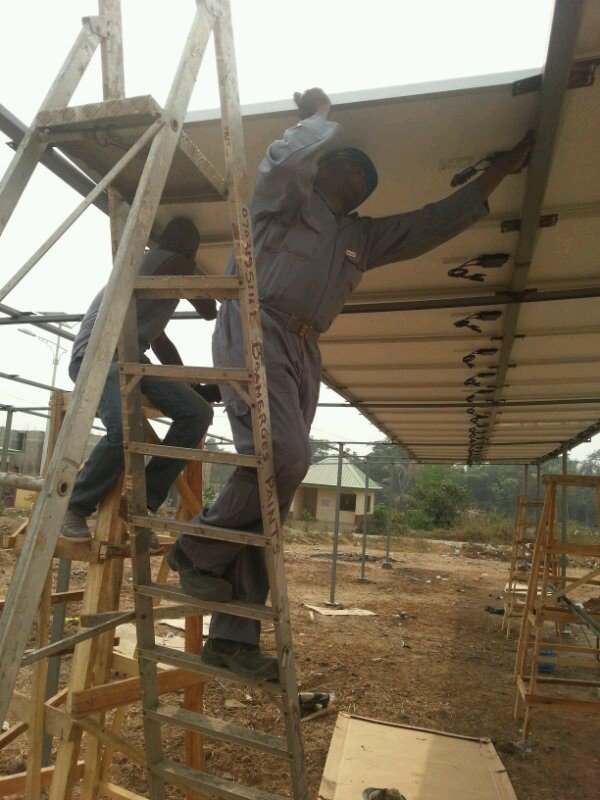 nextbigtechngr's tweet photo. Solar Power installation going on in Umudike University of Agriculture. @nextbigtechngr #Wenovate #Techie #CallOnUs https://t.co/pbJL3hRP4R
