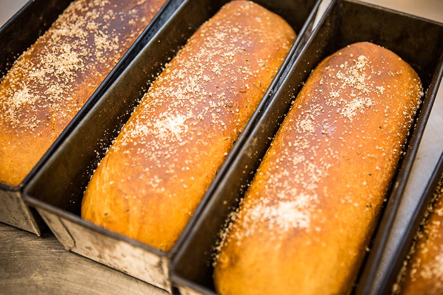 Resto_Woestyne's tweet photo. The art of cooking: Fougasse met specerijen https://t.co/QZVFRZSrms