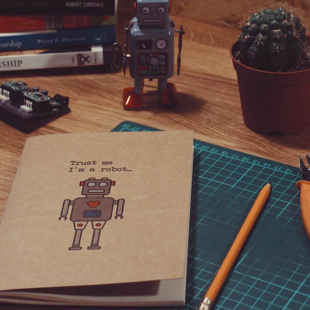 Otherbots's tweet photo. Herkesin evine bir robot girmeden robot temalı özel seri #made4maker defteri girsin istedik. 🤖 Yeni #craft robot de… https://t.co/XHjVWeXFbg